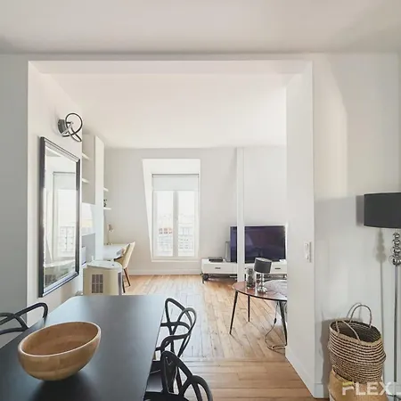 Spacious Modern One-bedroom In The 13th District