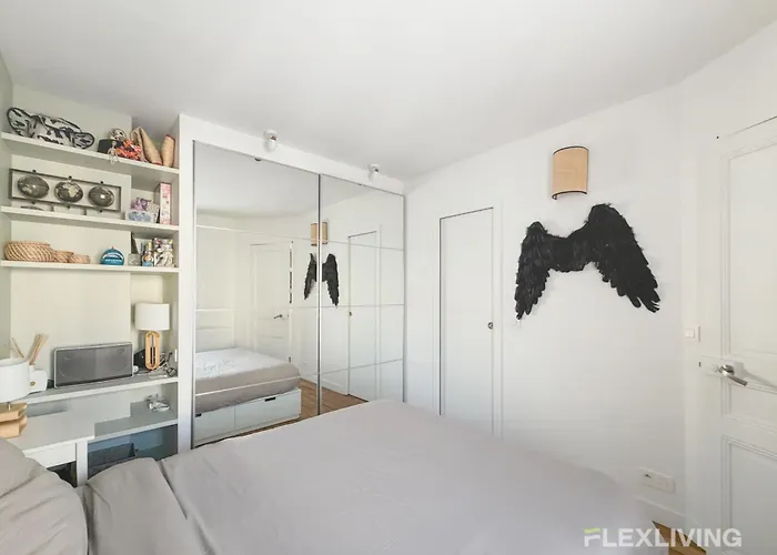 Spacious Modern One-bedroom In The 13th District