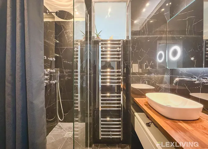 Spacious Modern One-bedroom In The 13th District *