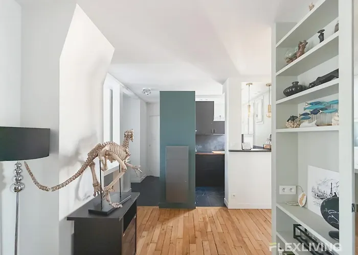 Spacious Modern T2 In The 13th District *