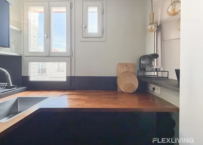 Spacious Modern One-bedroom In The 13th District * Parijs